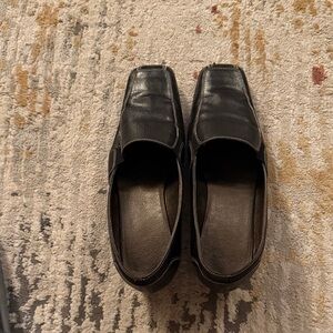Sesto Meucci Black Leather Flats with White stitching